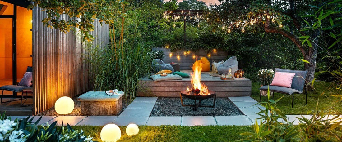 Ideen für eine Feuerstelle oder Feuerschale im Garten - Efeuria, die Gartenhecken aus Efeu