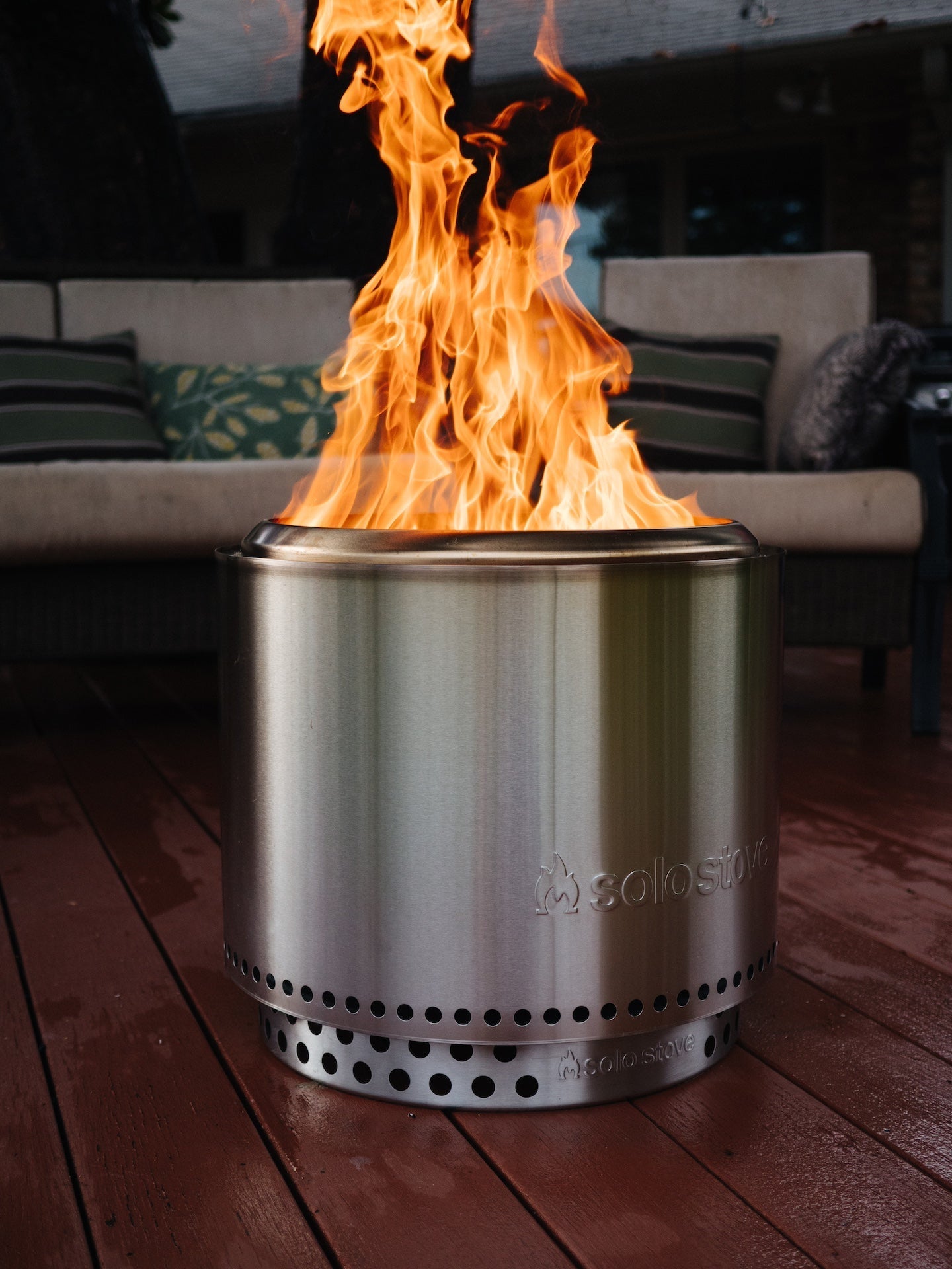 Solo Stove Bonfire 2.0 + Standfuß, Feuerstelle, Feuerschale für Terrasse, Garten & Unterwegs, Feuertonne wenig Rauchentwicklung, Herausnehmbare Auffangschale, Edelstahl, Maße 49,53x44,45 cm, 11,4 kg - Efeuria, die Gartenhecken aus Efeu