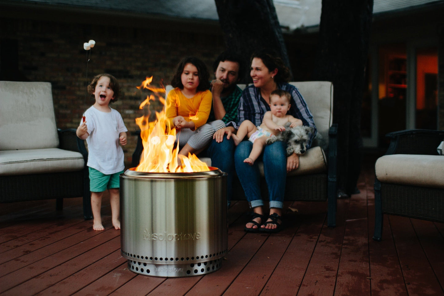 Solo Stove Bonfire 2.0 + Standfuß, Feuerstelle, Feuerschale für Terrasse, Garten & Unterwegs, Feuertonne wenig Rauchentwicklung, Herausnehmbare Auffangschale, Edelstahl, Maße 49,53x44,45 cm, 11,4 kg - Efeuria, die Gartenhecken aus Efeu