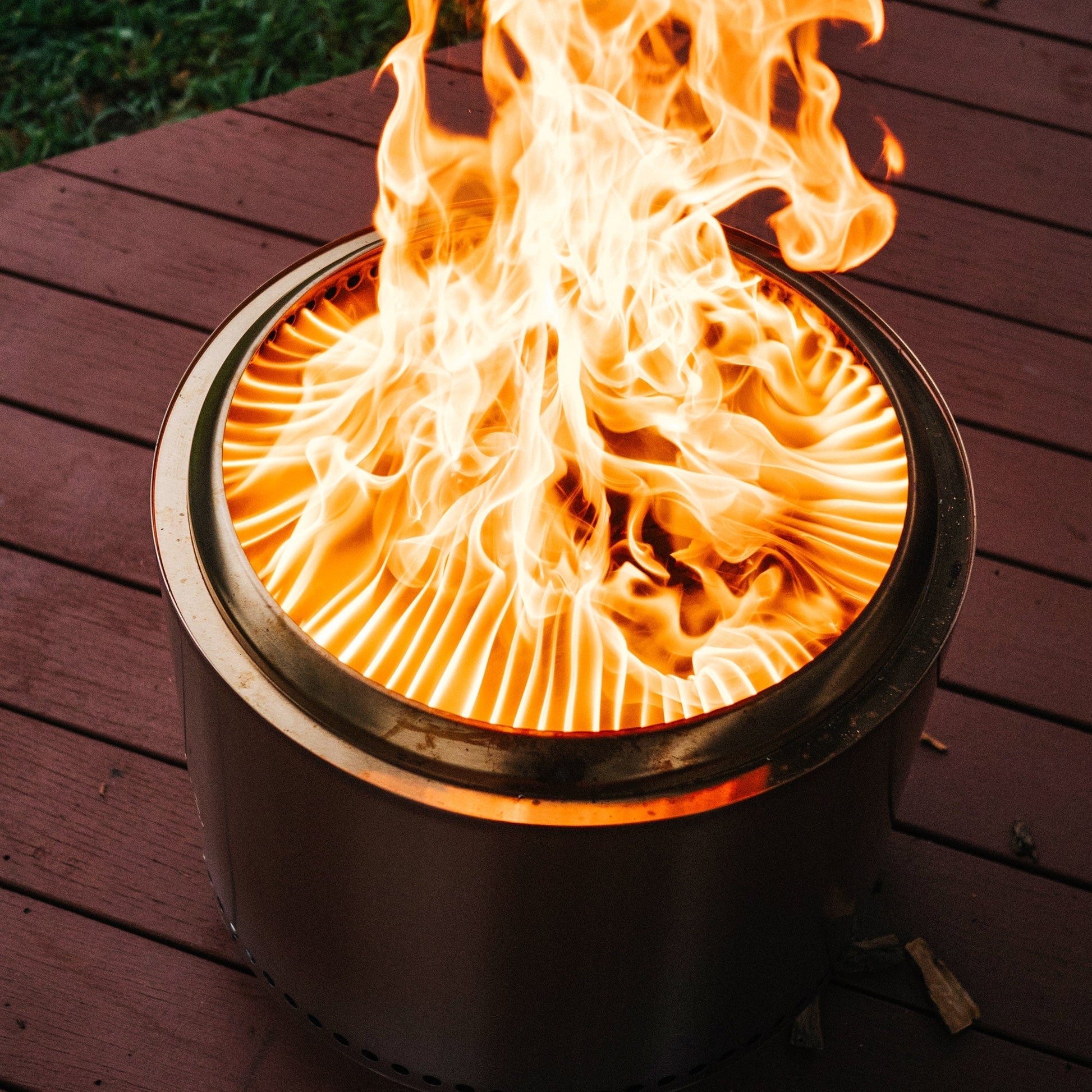 Solo Stove Feuerschale Bonfire 2.0 + Standfuß, Feuerstelle, Feuerschale für Terrasse, Feuertonne Feuerstelle