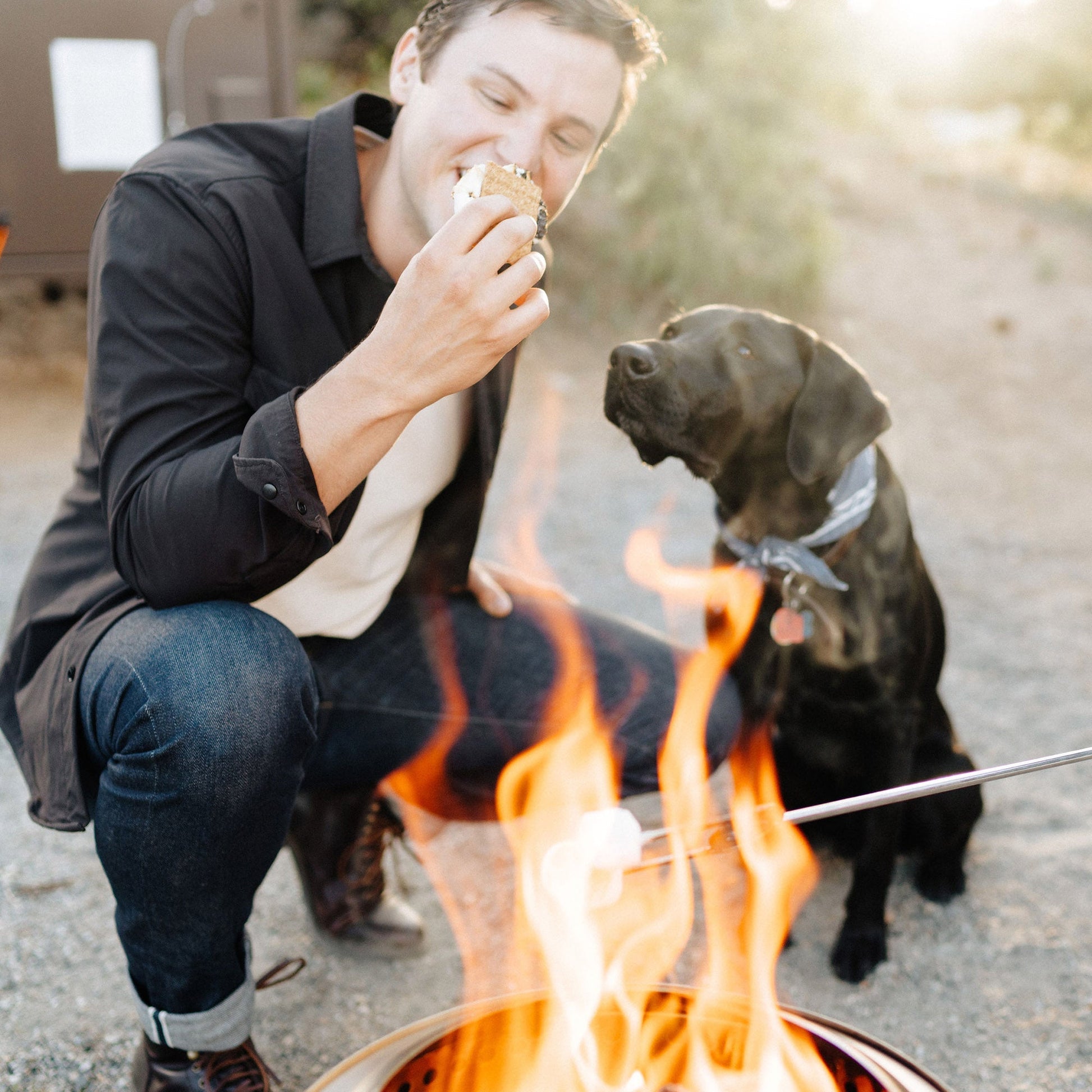 Solo Stove Ranger 2.0 + Standfuß, Feuerstelle, Feuerschale für Terrasse, Garten & Unterwegs, Feuertonne mit wenig Rauchentwicklung, Herausnehmbare Auffangschale, Edelstahl, Maße 38x32 cm, 6,8 kg - Efeuria, die Gartenhecken aus Efeu