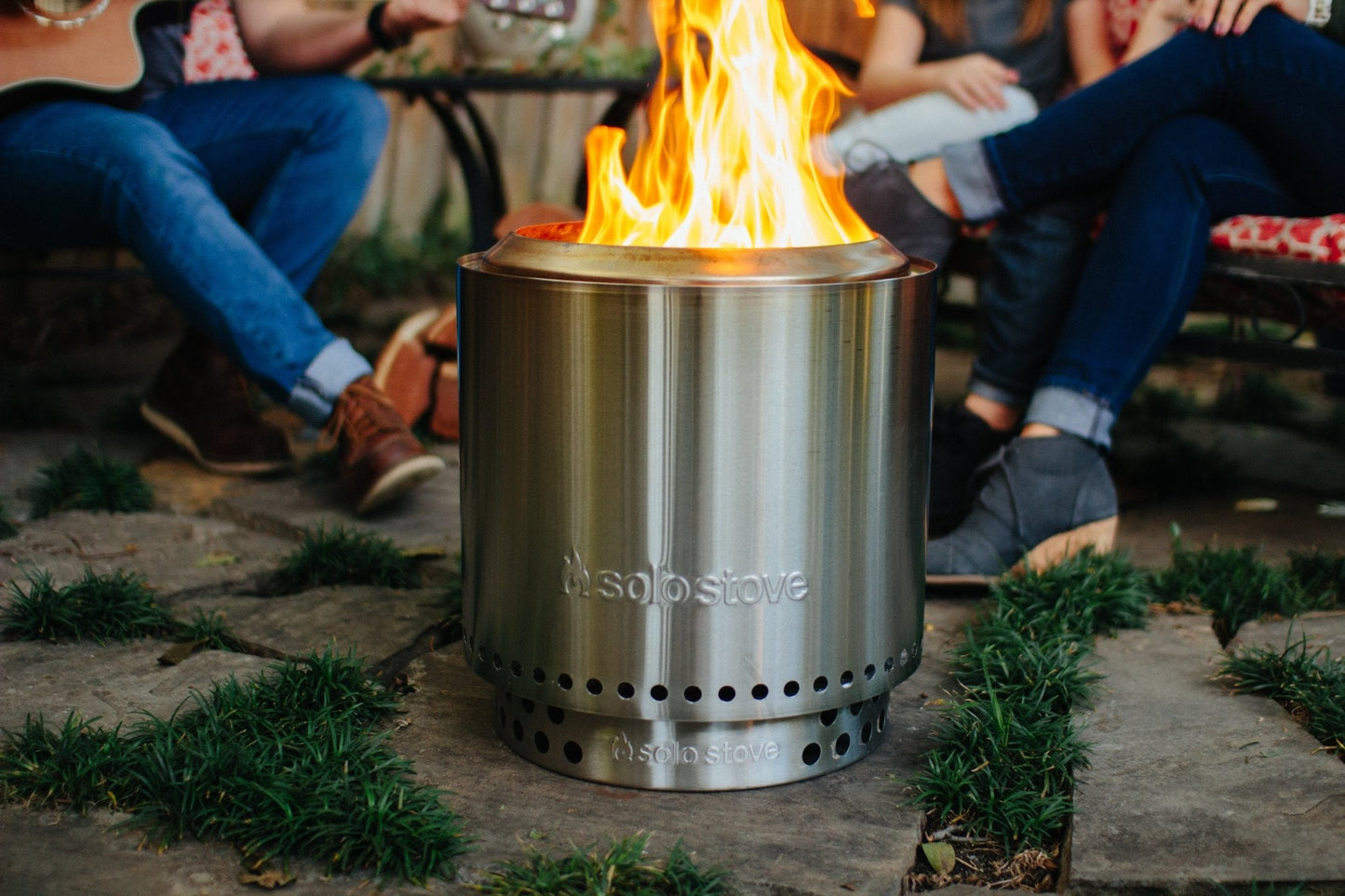 Solo Stove Ranger 2.0 + Standfuß, Feuerstelle, Feuerschale für Terrasse, Garten & Unterwegs, Feuertonne mit wenig Rauchentwicklung, Herausnehmbare Auffangschale, Edelstahl, Maße 38x32 cm, 6,8 kg - Efeuria, die Gartenhecken aus Efeu