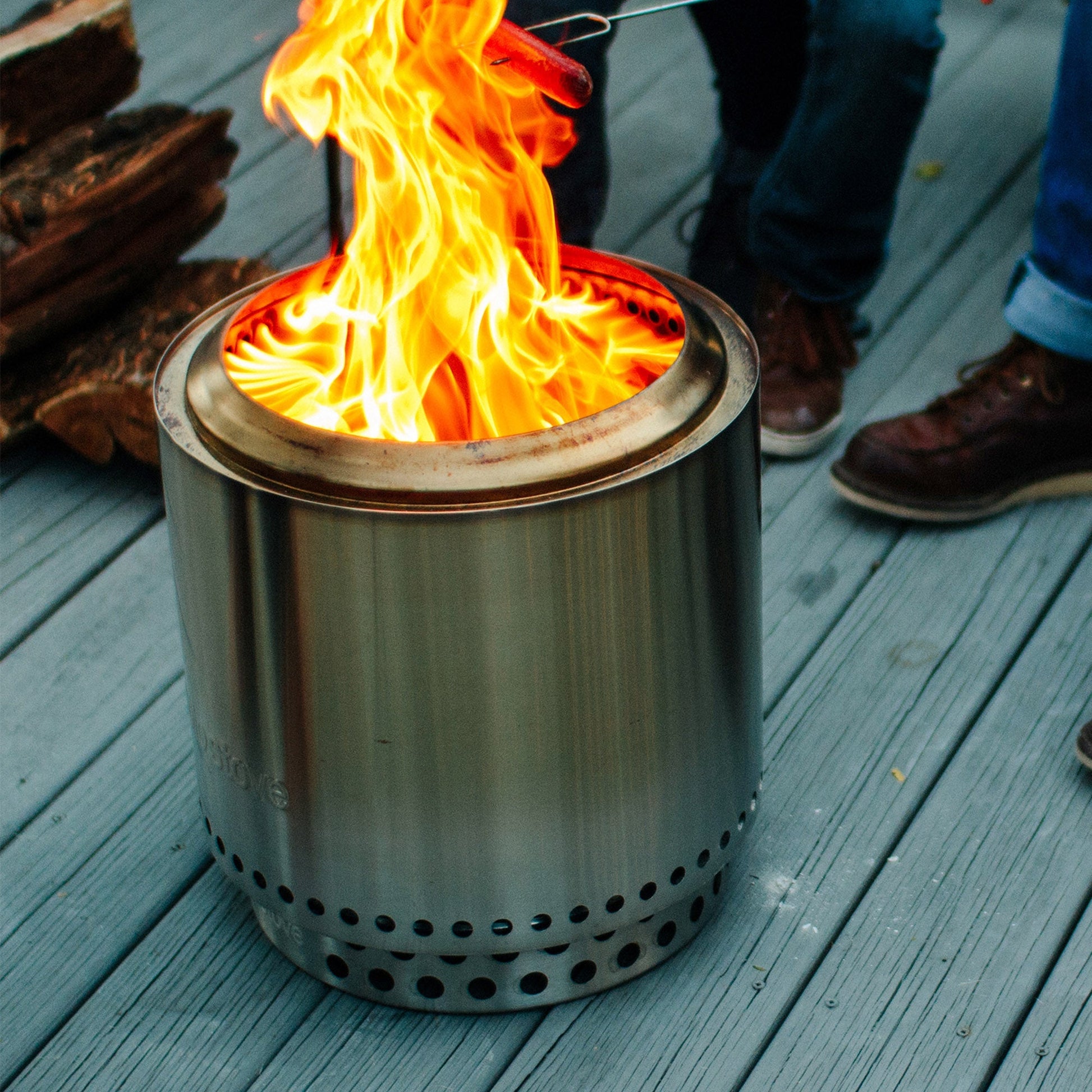 Solo Stove Ranger 2.0 + Standfuß, Feuerstelle, Feuerschale für Terrasse, Garten & Unterwegs, Feuertonne mit wenig Rauchentwicklung, Herausnehmbare Auffangschale, Edelstahl, Maße 38x32 cm, 6,8 kg - Efeuria, die Gartenhecken aus Efeu